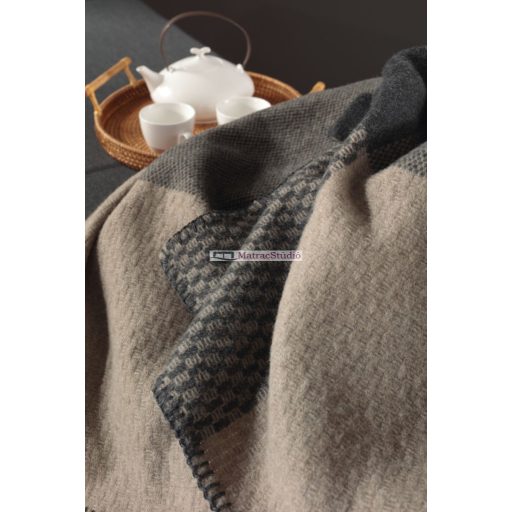 Biederlack FRAME MOKKA 100% merino gyapjú különlegesen finom meleg takaró prémium minőségben 150x200 cm
