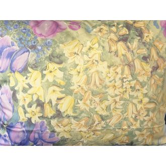    Billerbeck Bianka kispárnahuzat 100% pamutszaténból sárga-lila virágokkal 36x48 cm  